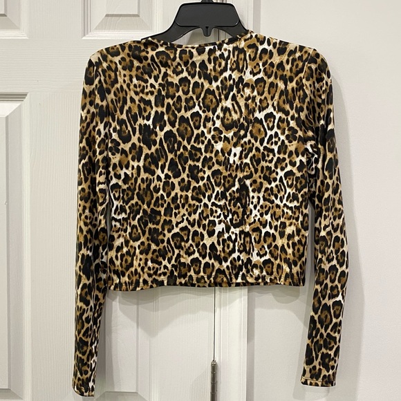 NWT Wayf Leopard Print Crew Neck Long Sleeves Crop Top Tan/Black Size Medium M - Picture 7 of 10